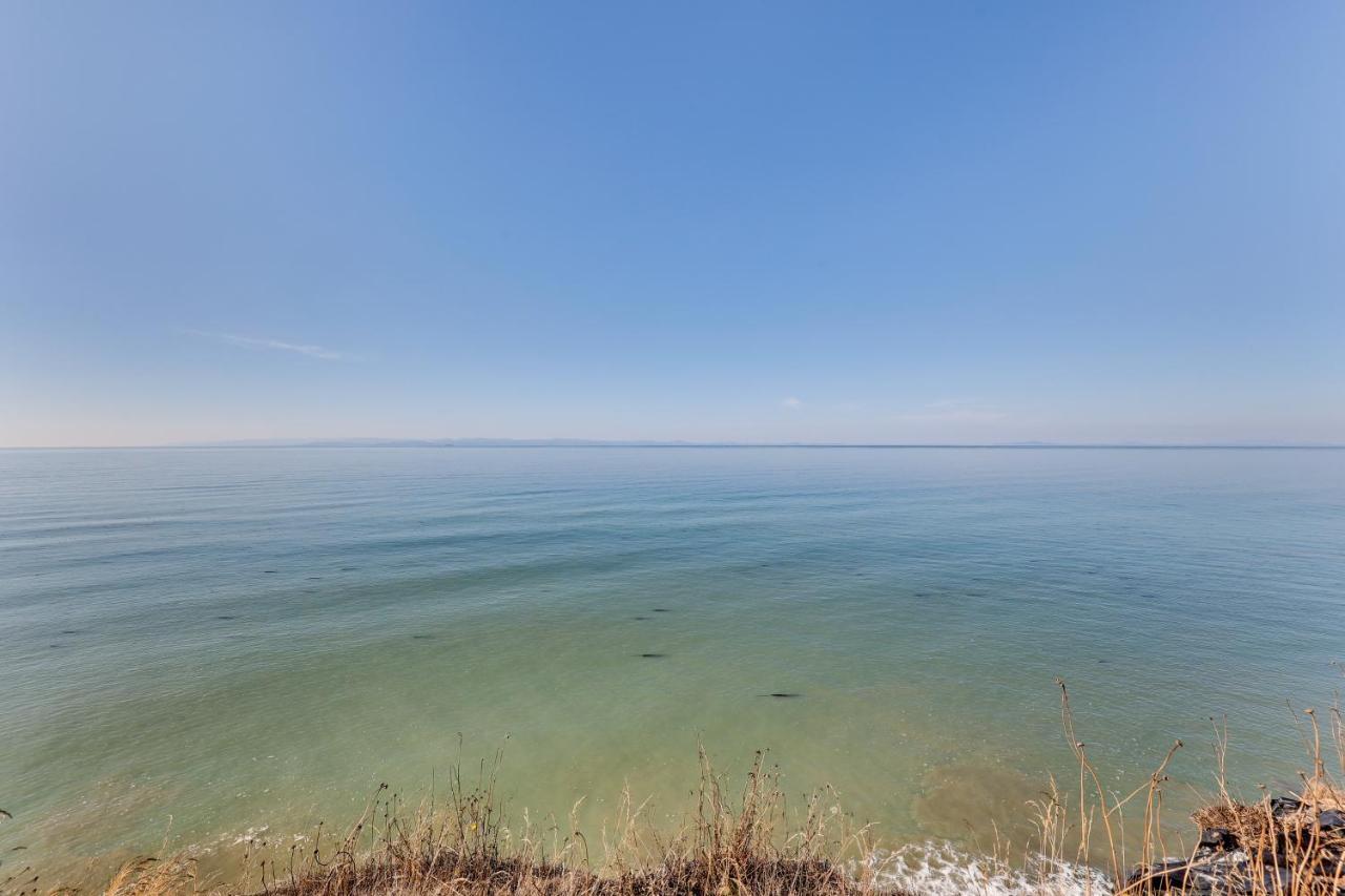 Oceanfront Port Angeles Home With Yard And Views! Exterior photo