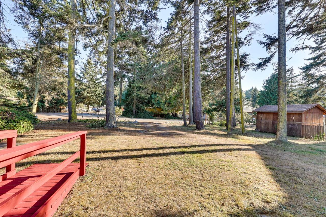 Oceanfront Port Angeles Home With Yard And Views! Exterior photo