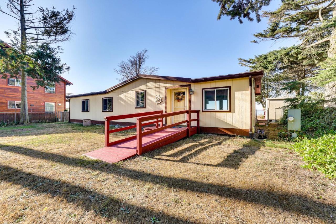 Oceanfront Port Angeles Home With Yard And Views! Exterior photo